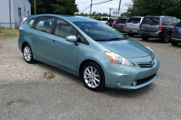 2013 Toyota Prius v Five Hybrid