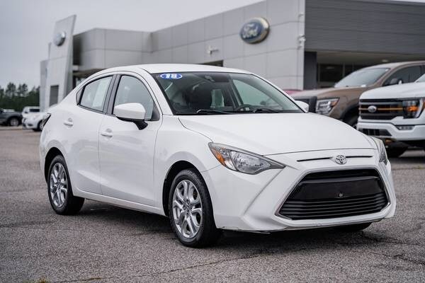 Toyota Yaris iA with VIN: 3MYDLBYV2JY330140