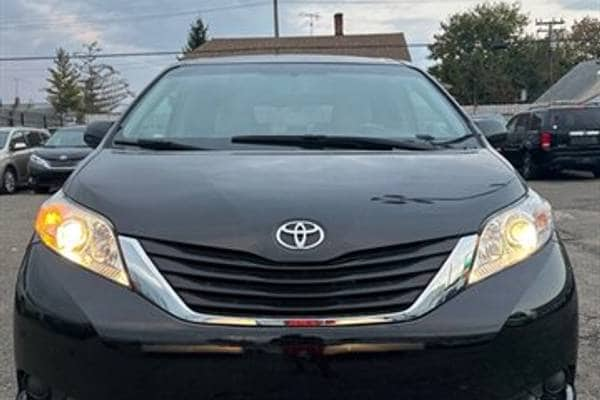 2017 Toyota Sienna LE 8-Passenger