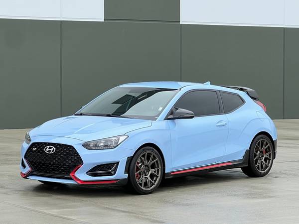 Hyundai Veloster with VIN: KMHT36AH3LU003897