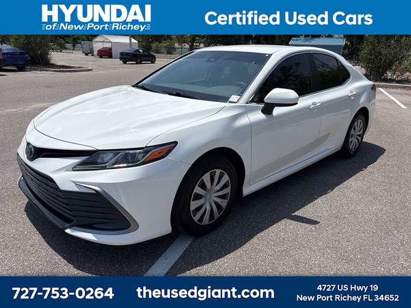 Toyota Camry Hybrid with VIN: 4T1C31AK8NU579521