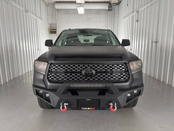 Toyota Tundra with VIN: 5TFDW5F14KX867778