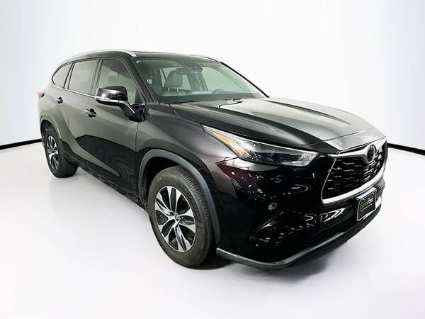 Toyota Highlander with VIN: 5TDGZRAH7NS125739