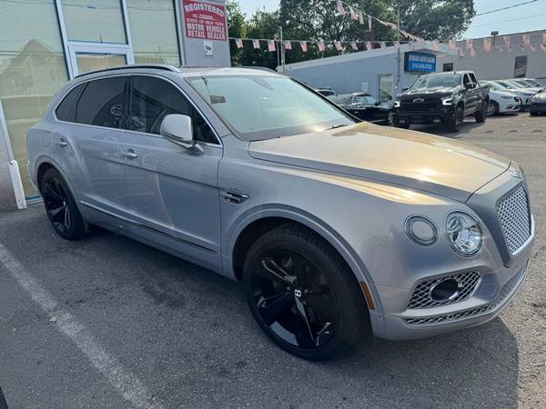 Bentley Bentayga with VIN: SJAAC2ZV2JC017387