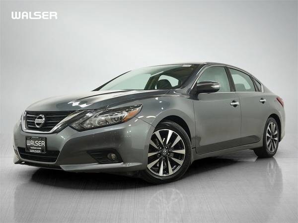 Nissan Altima with VIN: 1N4AL3AP7HC472477