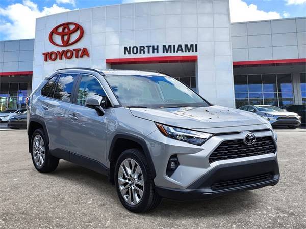 Toyota RAV4 with VIN: 2T3C1RFV6RC276890