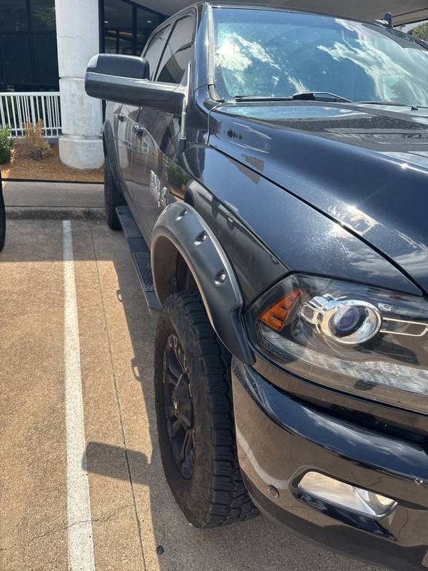 Ram 2500 with VIN: 3C6UR5FL8JG213823