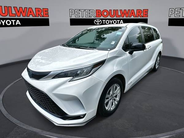 Toyota Sienna with VIN: 5TDDSKFC3MS010047