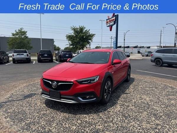 Buick Regal TourX with VIN: W04GV8SX7J1138830