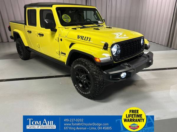 Jeep Gladiator with VIN: 1C6HJTAG0RL111521