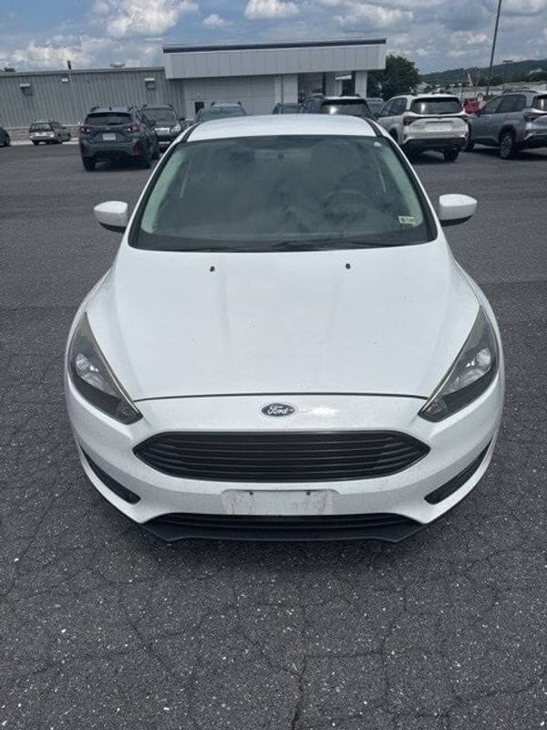 Ford Focus with VIN: 1FADP3FE6JL215194