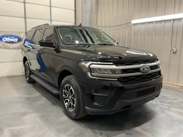 Ford Expedition with VIN: 1FMJU1GT8NEA27743