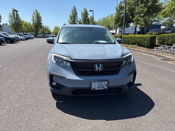 Honda Pilot with VIN: 5FNYF6H29NB097685