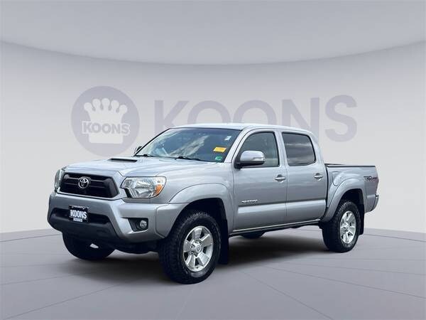 Toyota Tacoma with VIN: 5TFLU4EN2FX140810
