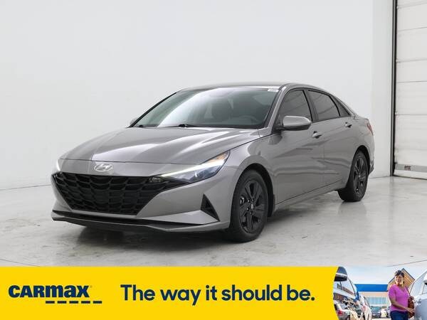 Hyundai Elantra with VIN: KMHLM4AG8MU156480