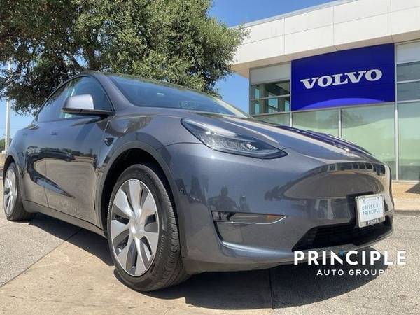 Tesla Model Y with VIN: 7SAYGDEE4NA004054