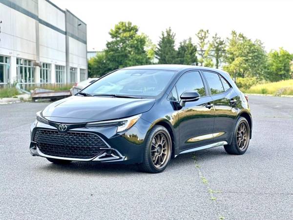 Toyota Corolla Hatchback with VIN: JTND4MBE2R3221077