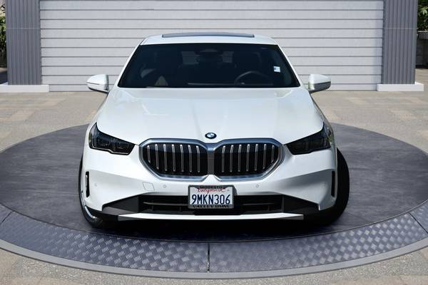 BMW 5 Series with VIN: WBA63FJ09RCS22628