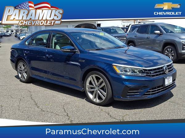 Volkswagen Passat with VIN: 1VWAA7A38JC024224