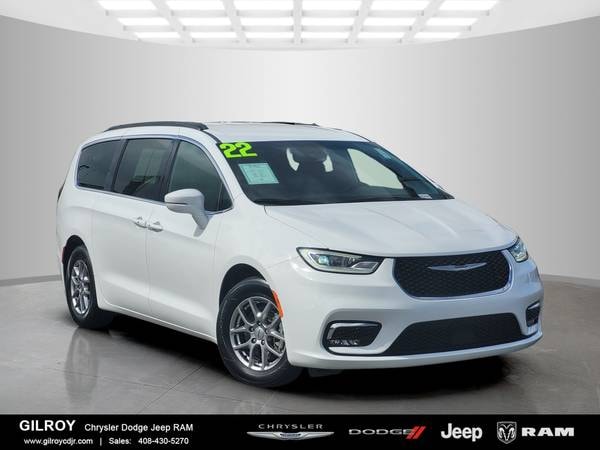 Chrysler Pacifica with VIN: 2C4RC1FG6NR104658
