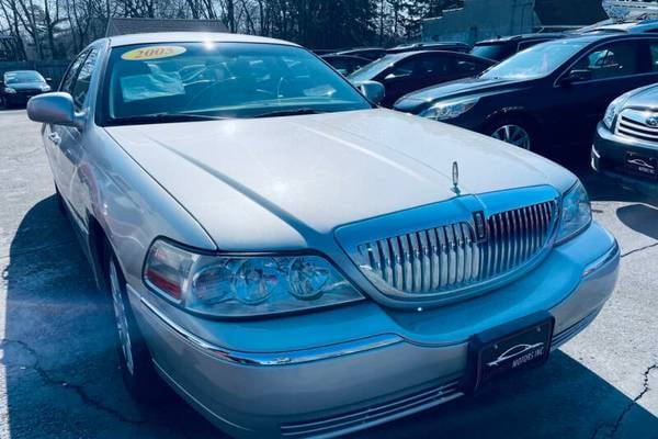 2005 Lincoln Town Car Signature Limited