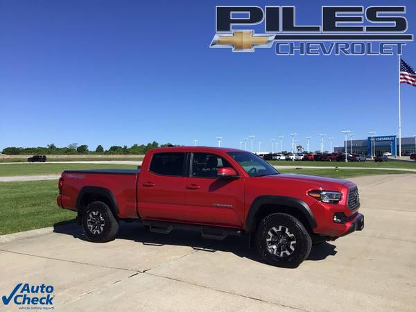 Toyota Tacoma with VIN: 3TMDZ5BNXNM138940