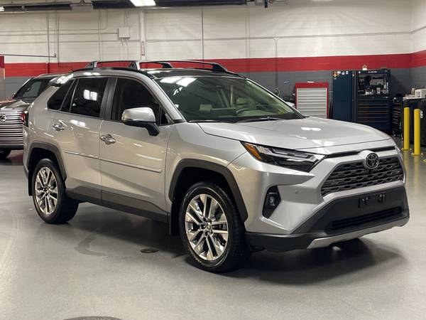 Toyota RAV4 with VIN: JTMN1RFV5RJ042617