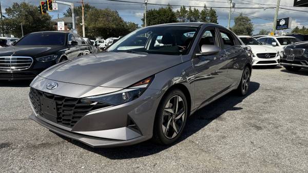 Hyundai Elantra with VIN: KMHLS4AGXPU568569