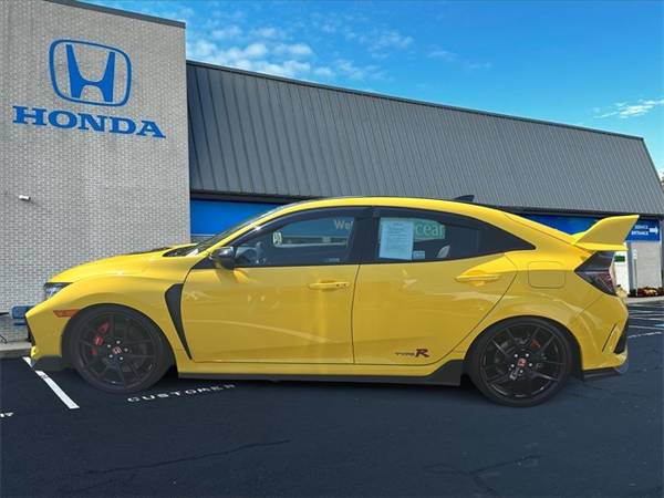 Honda Civic with VIN: SHHFK8G08MU203104