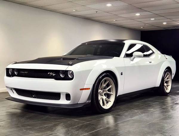 Dodge Challenger with VIN: 2C3CDZFJXLH250646