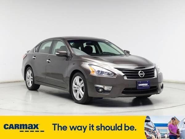Nissan Altima with VIN: 1N4BL3AP3EN210931