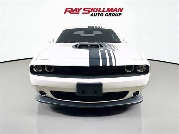 Dodge Challenger with VIN: 2C3CDZFJ4JH334135