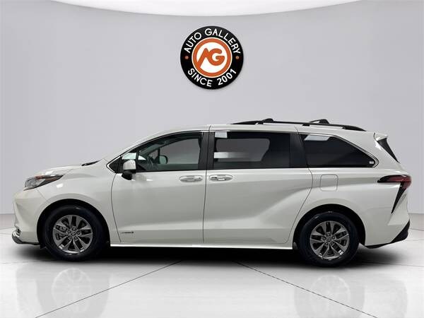 Toyota Sienna with VIN: 5TDYRKEC3MS057061