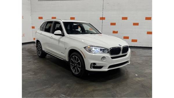 BMW X5 with VIN: 5UXKT0C5XJ0V98332