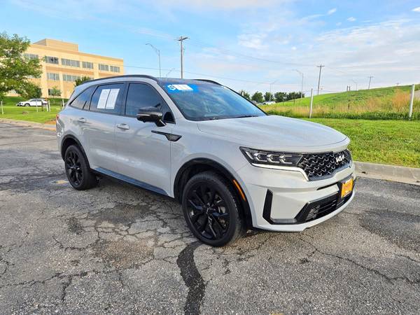 Kia Sorento with VIN: 5XYRKDLF4PG242982