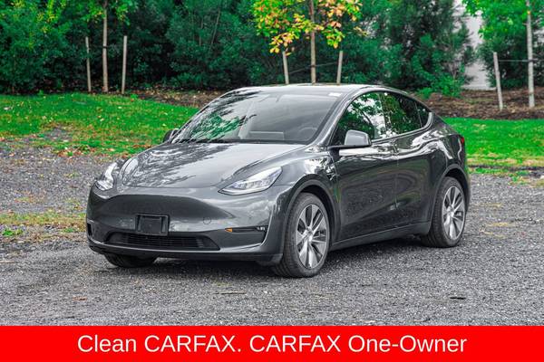 Tesla Model Y with VIN: 7SAYGDEEXPA037630