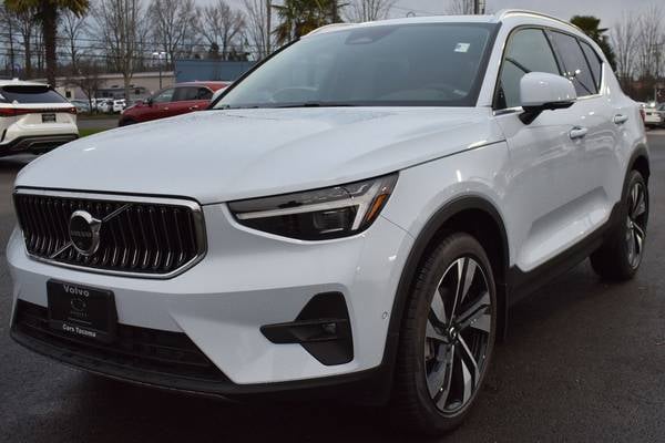 2024 Volvo XC40 B5 Plus Bright