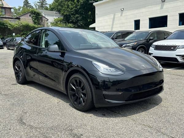 Tesla Model Y with VIN: 5YJYGDEEXMF062376