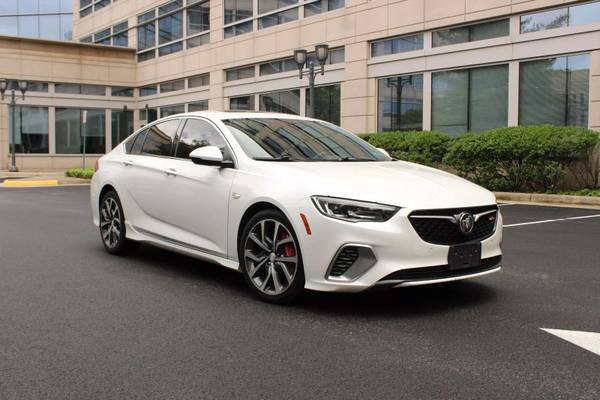 Buick Regal Sportback with VIN: W04GS6SS7L1014061