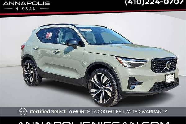 2023 Volvo XC40 B5 Ultimate Dark