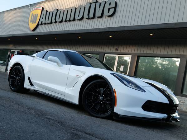 Chevrolet Corvette with VIN: 1G1YS2D67H5603946