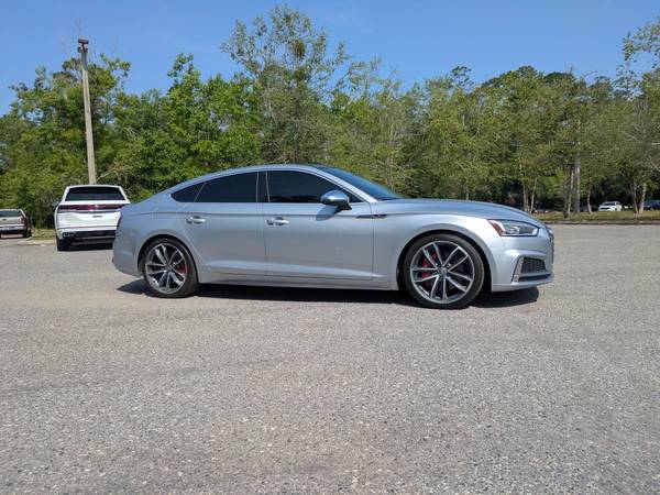 Audi S5 with VIN: WAUC4CF51JA111333