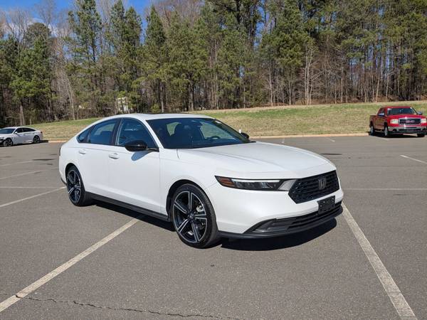 Honda Accord with VIN: 1HGCY2F56PA000319