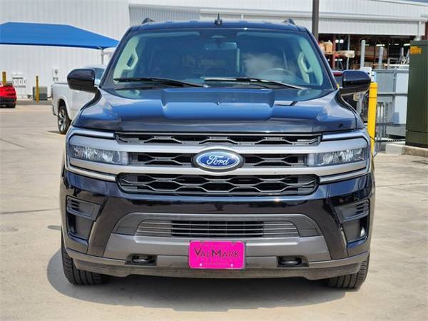 Ford Expedition with VIN: 1FMJU1JTXNEA66830