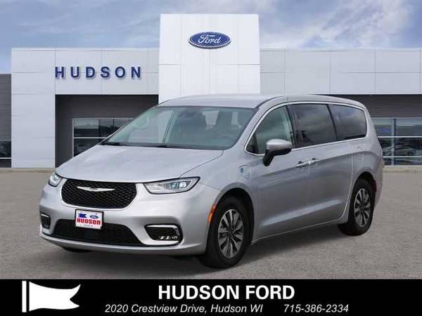 Chrysler Pacifica with VIN: 2C4RC1L74PR626244