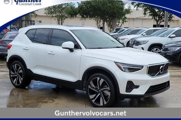 2024 Volvo XC40 B5 Plus Bright
