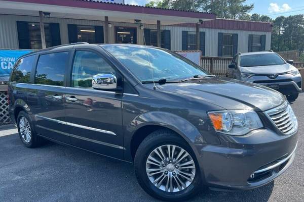 2016 Chrysler Town and Country Anniversary Edition