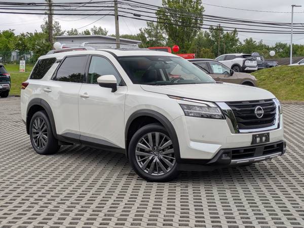 Nissan Pathfinder with VIN: 5N1DR3CDXNC259670