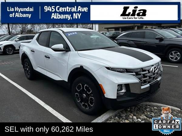 Hyundai Santa Cruz with VIN: 5NTJBDAE5NH033765
