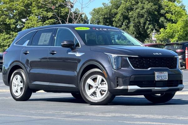 Kia Sorento with VIN: 5XYRG4JC2SG350584